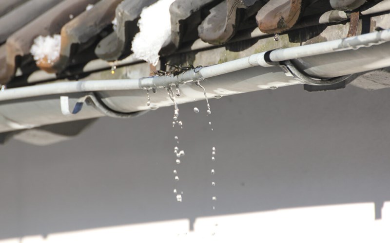 leaking gutter