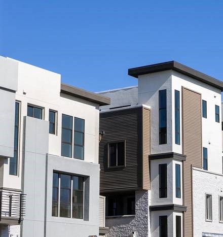 Commercial roofing system on flat roof