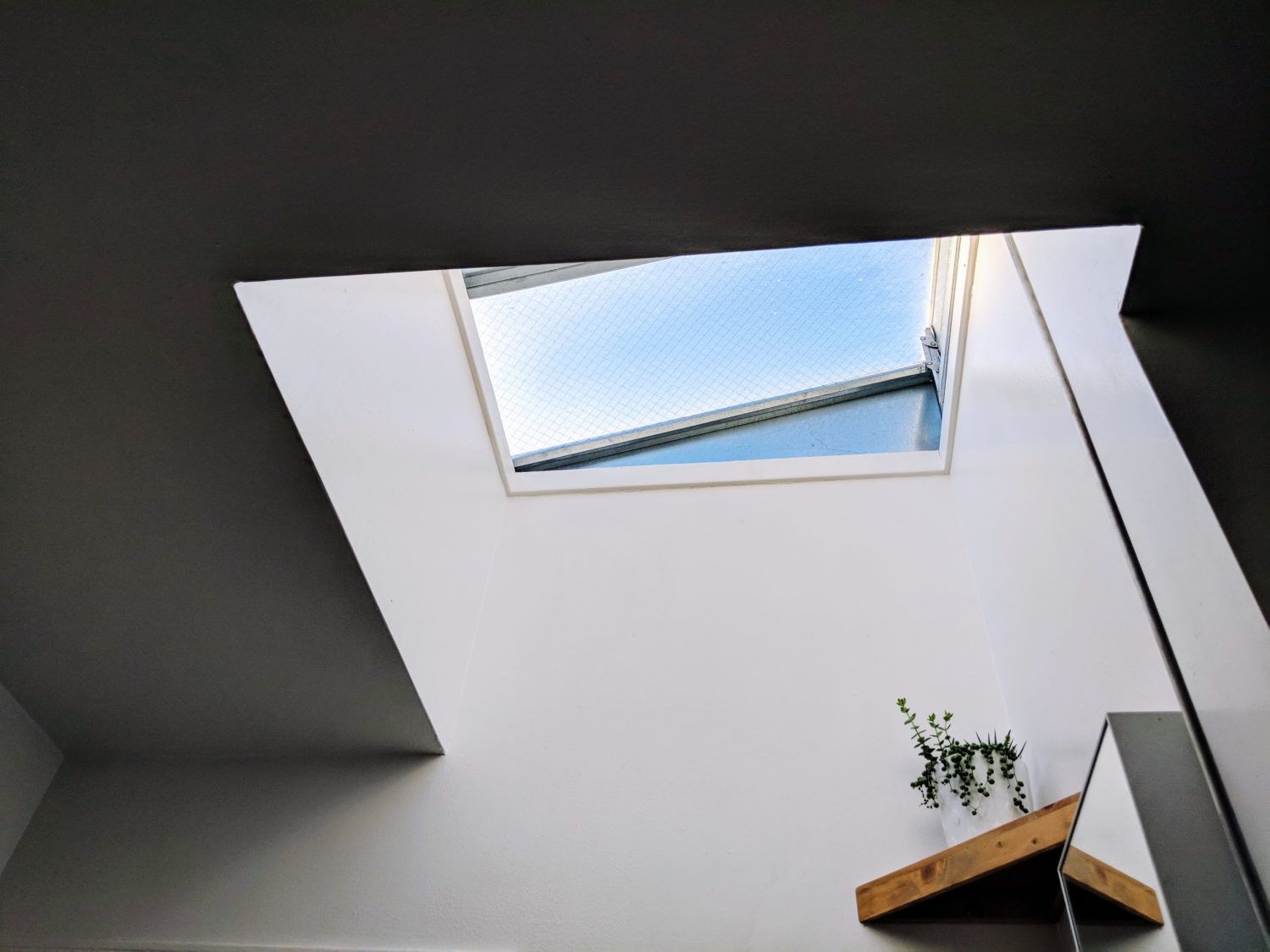 https://wernerroofing.com/wp-content/uploads/2019/08/skylight-leaks.jpg